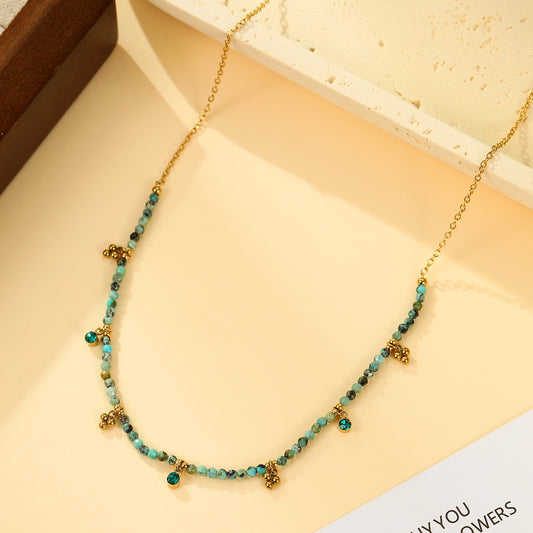 Collier Doré Perles Facettées Vert Turquoise Africain et Pendentifs Trèfle