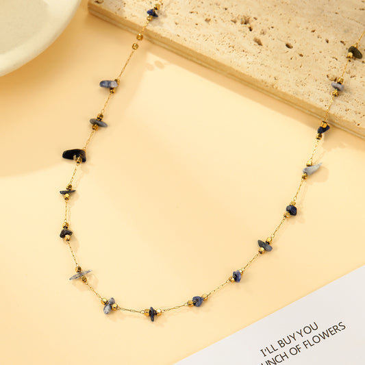 Collier Sautoir Perles Irrégulières Bleu Lapis et Chaîne Dorée