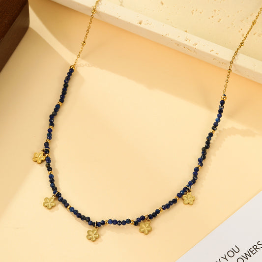 Collier Doré Perles Facettées Bleu Lapis et Pendentifs Fleur