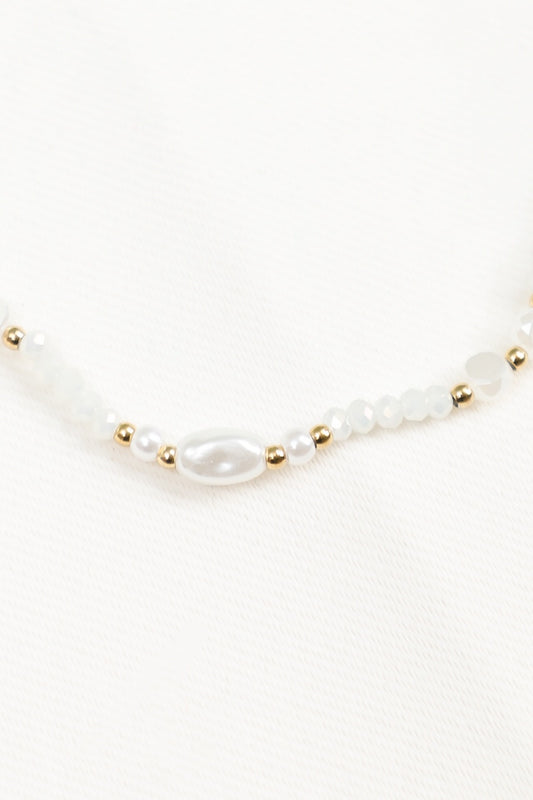 Collier Perlé Blanc et Perles Nacrées Avec Détails Dorés
