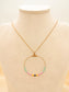 Collier long chaîne fine dorée avec cercle perlé rose