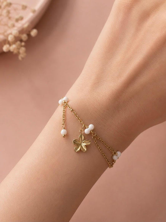 Bracelet doré perles nacre et fleur