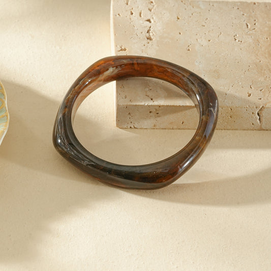 Bracelet jonc marron marbré forme carré arrondi résine