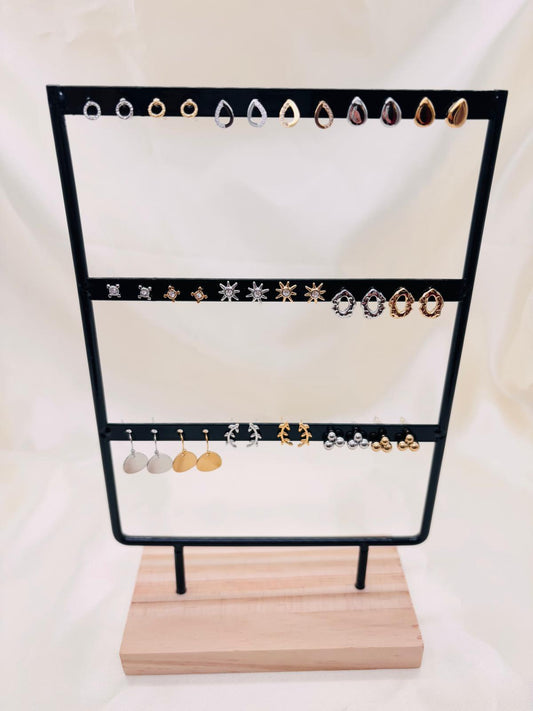 Lot de 18 paires de boucles d'oreilles bicolore sur présentoir