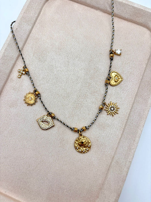 Collier cordon noir et blanc avec breloques strass œil