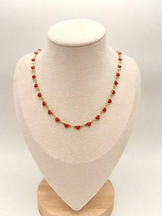Collier cœurs rouges tout le long