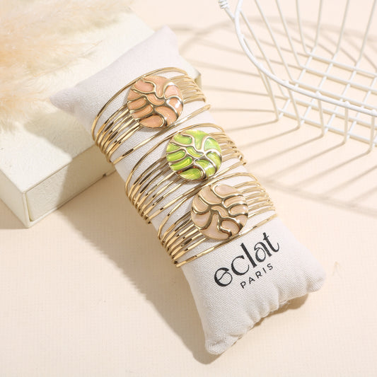 Lot de 3 manchette dorée multi lignes superposées avec médaillon emaillé colorés