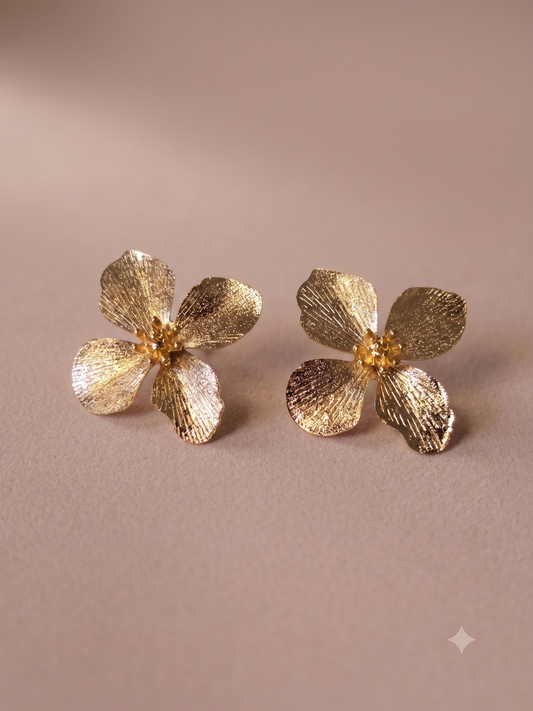 Boucles d'oreilles dorées fleurs texturées