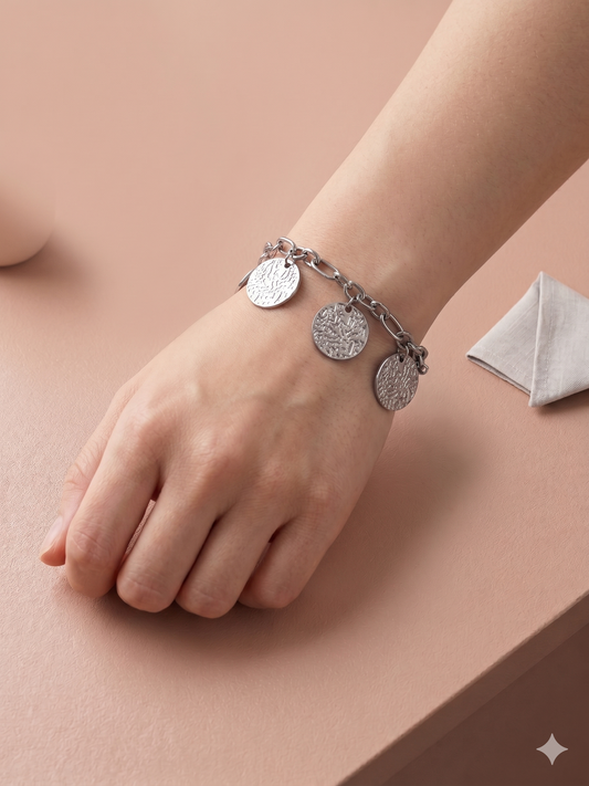 Bracelet chaîne argenté avec 4 médaillons martelés