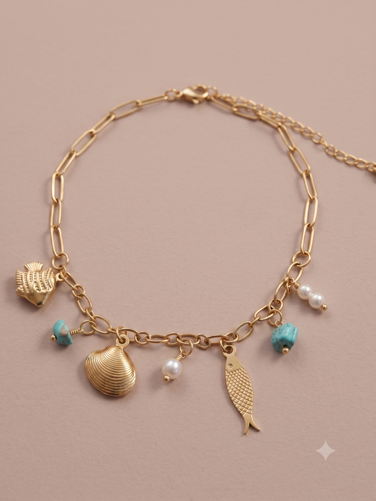 Chaîne de cheville dorée à charms marins, perles et pierres