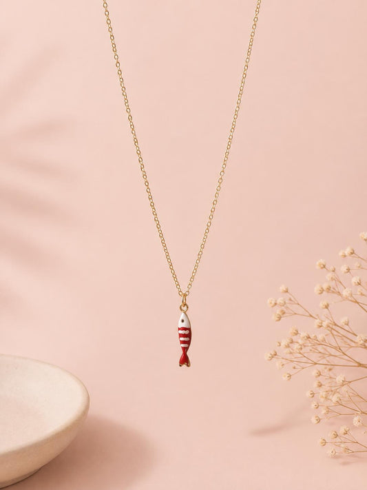 Collier fin à pendentif poisson émaillé