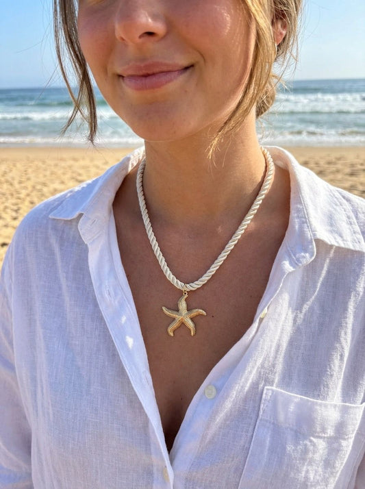 Collier doré à cordon torsadé pendentif étoile de mer