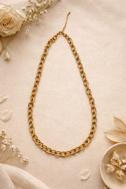 Collier chaîne dorée semi-épaisse à maillons ovales texturés