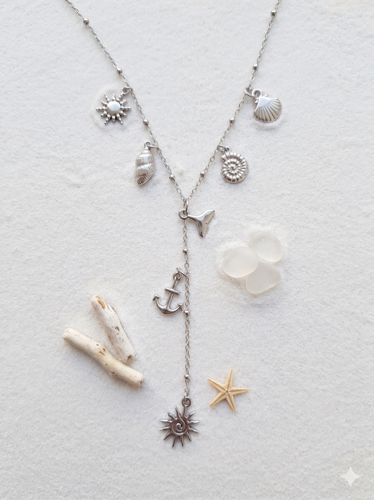 Collier Y à chaîne fine argentée avec pendentifs d'été