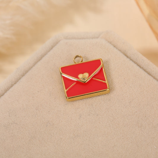 Lot de 3 pendentifs dorés enveloppe résine rouge