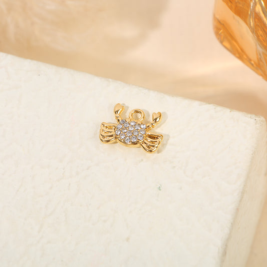 Lot de 3 pendentifs dorés crabes strassés