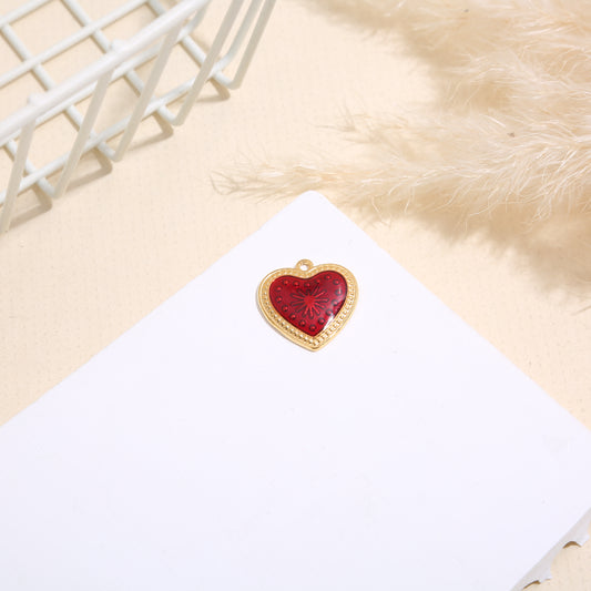 Lot de 3 pendentifs dorés cœurs émail rouge contours texturés