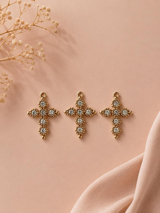 Lot de 3 pendentifs croix ornées de strass