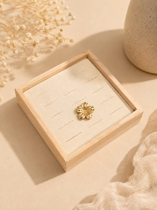 Petit présentoir à bagues en bois beige