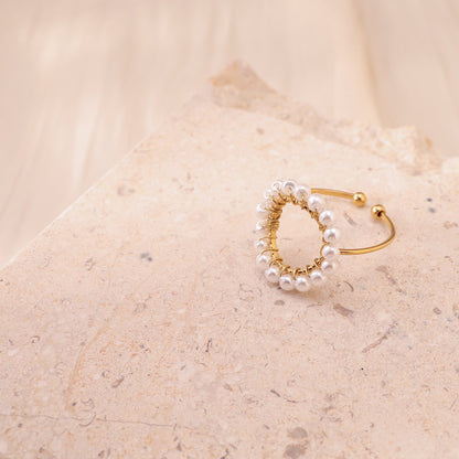Circle ring surrounded by white pearls