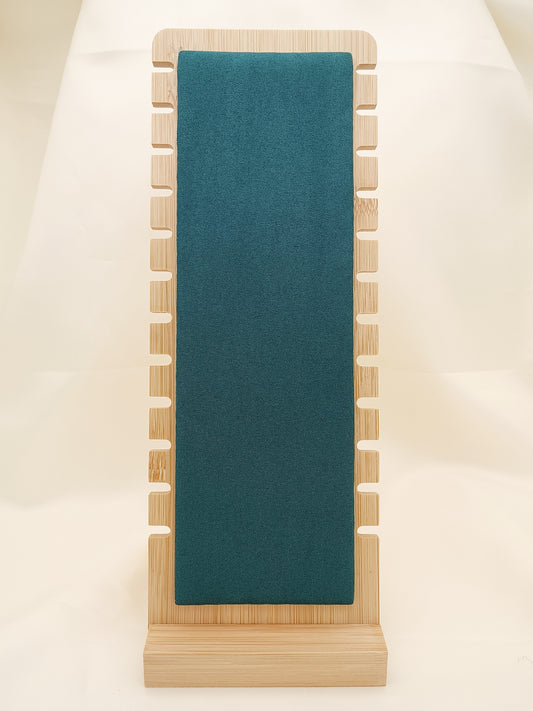 Présentoir à bracelets vert.