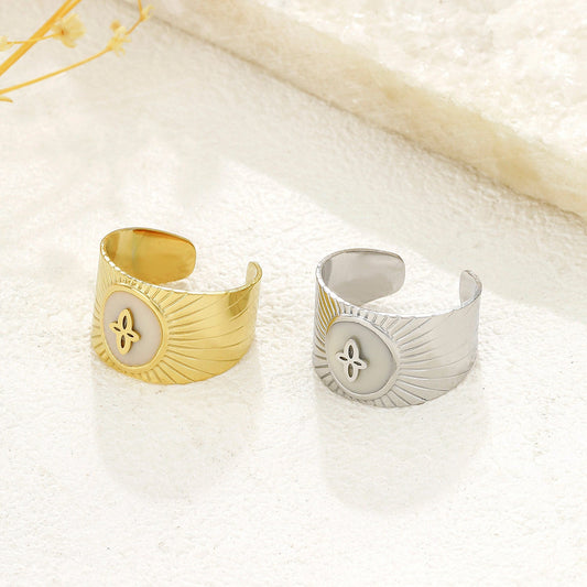 Bague Argentée Gravée Motif Fleur Et Effet Soleil - Eclat Paris