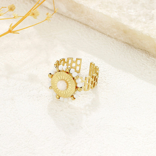 Bague Dorée Ajustable Soleil Avec Pierre Blanche Et Perles Blanches - Eclat Paris