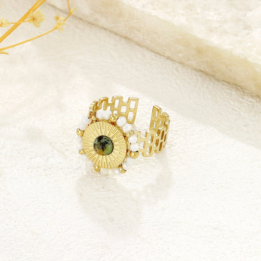Bague Dorée Ajustable Soleil Avec Pierre Verte Turquoise Africaine Et Perles Blanches - Eclat Paris
