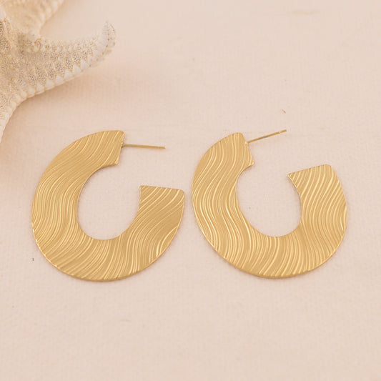 Boucles d'oreilles Dorées Demi Créoles Gravées Ondulées - Eclat Paris