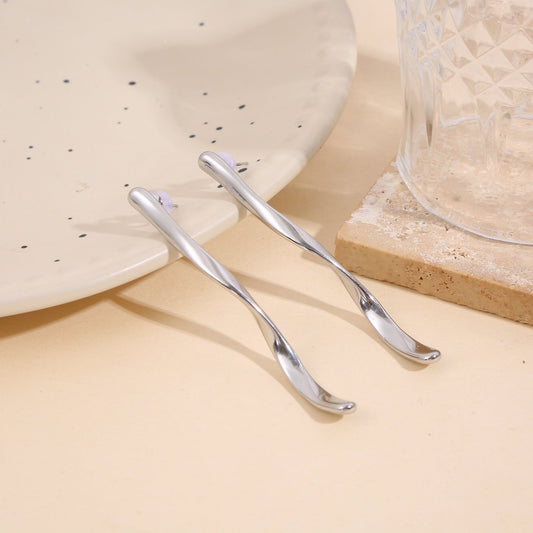 Boucles d'oreilles Longues Argentées Effet Twist Élancé - Eclat Paris