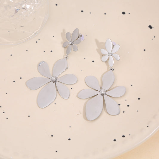 Boucles d'oreilles Pendantes Argentées Fleurs Duo Pétales Et Strass - Eclat Paris