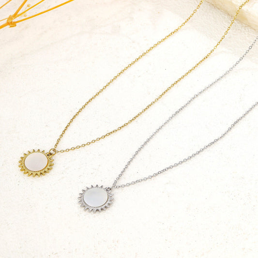 Collier Chaîne Fine Argentée Avec Pendentif Soleil Nacré - Eclat Paris