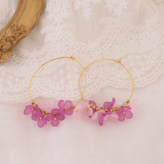 Créoles Dorées Fleur Mauve Pastel En Résine Avec Boules - Eclat Paris