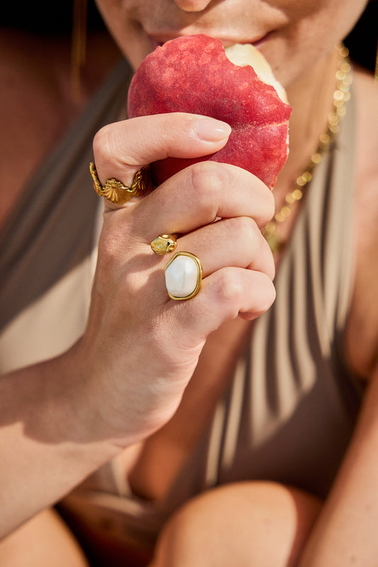 Bague Dorée Ouverture Nacre Blanche