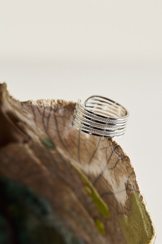 Bague Argentée Large En Fils Tressés