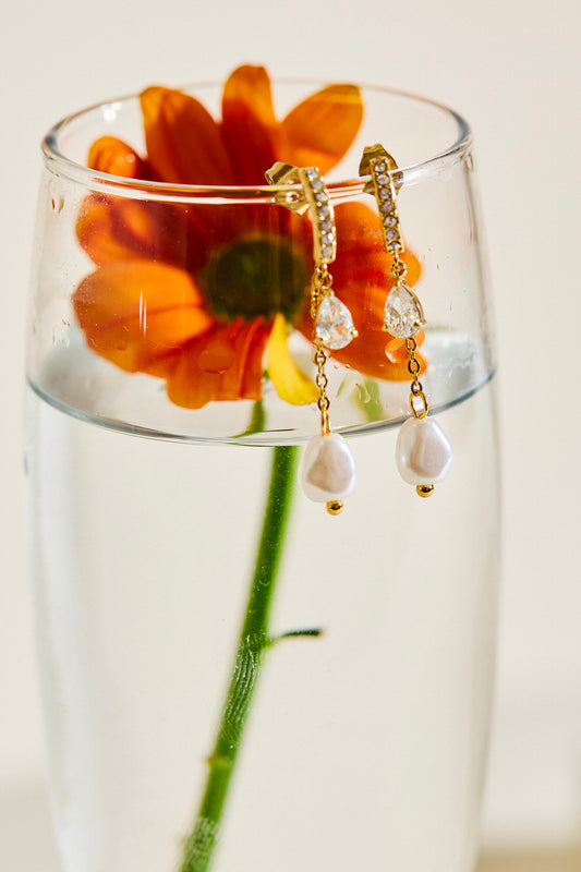 Boucles d'Oreilles Dorées Pendantes Strass Gouttes Et Perles