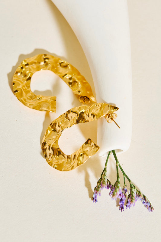 Boucles d'Oreilles Dorées Créoles Ouvertes Gouttes Plates Martelées