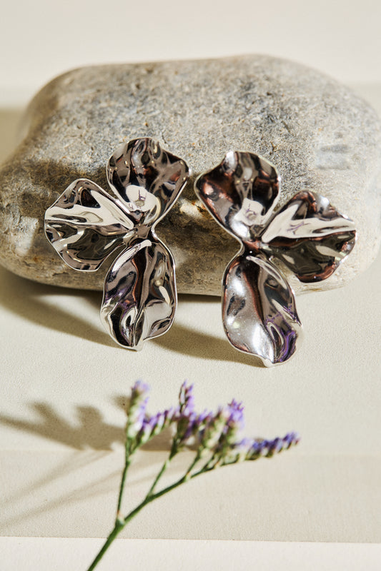 Boucles d'Oreilles Argentées Pétales Ondulées