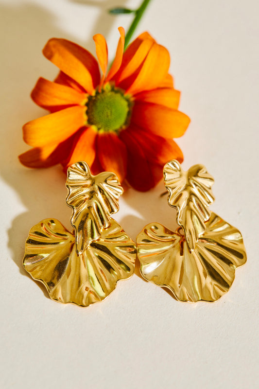 Boucles d'Oreilles Dorées Double Feuilles Ondulées Brillantes