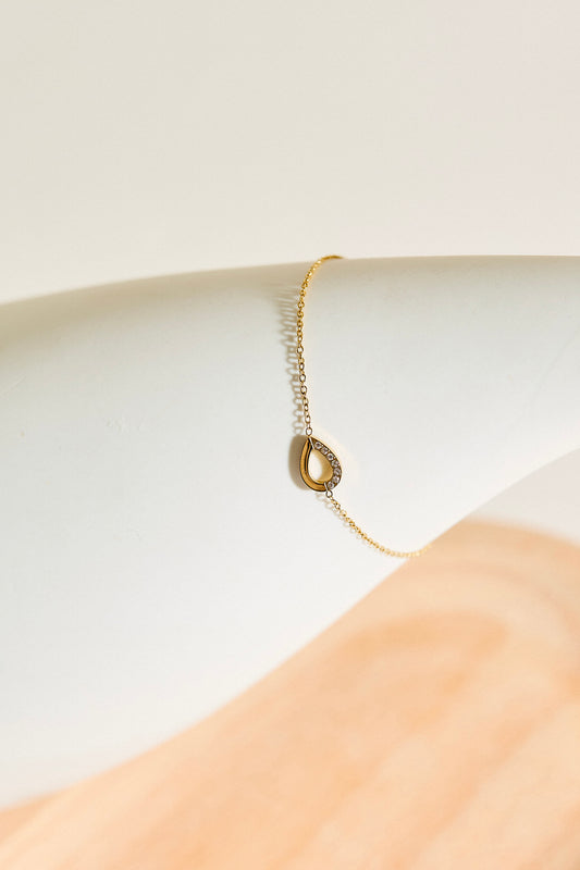 Bracelet Doré Ajustable Avec Anneau Goutte Incrusté de Strass