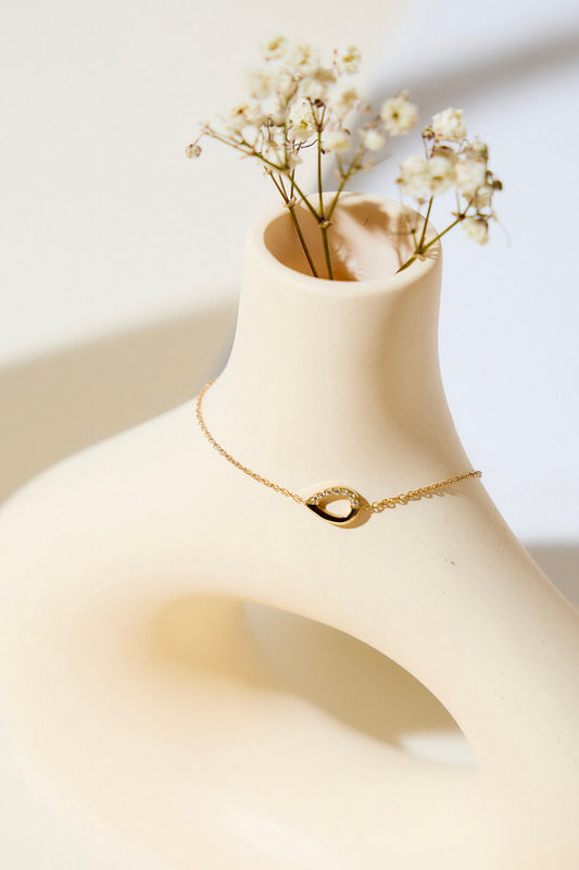 Bracelet Doré Ajustable Avec Anneau Goutte Incrusté de Strass