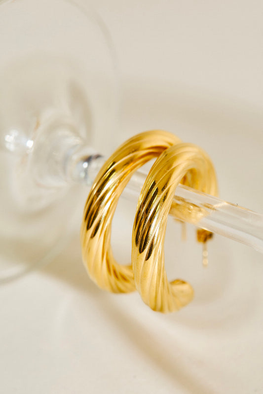 Boucles d'Oreilles Créoles Ouvertes Epaisses Gravures Courbes Empilées