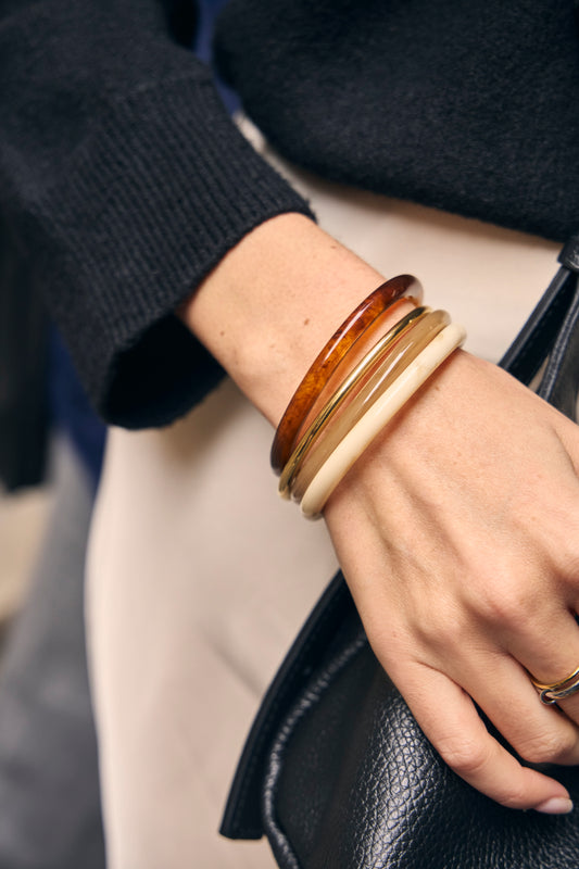 Lot de 4 bracelets joncs en résine couleur marbré, ambré et doré