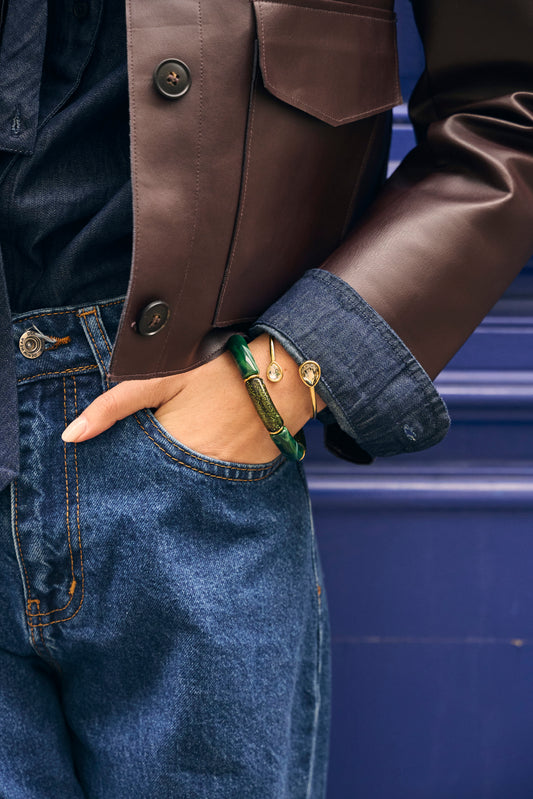 Bracelet élastique segments résine vert et pailletée séparateurs dorés