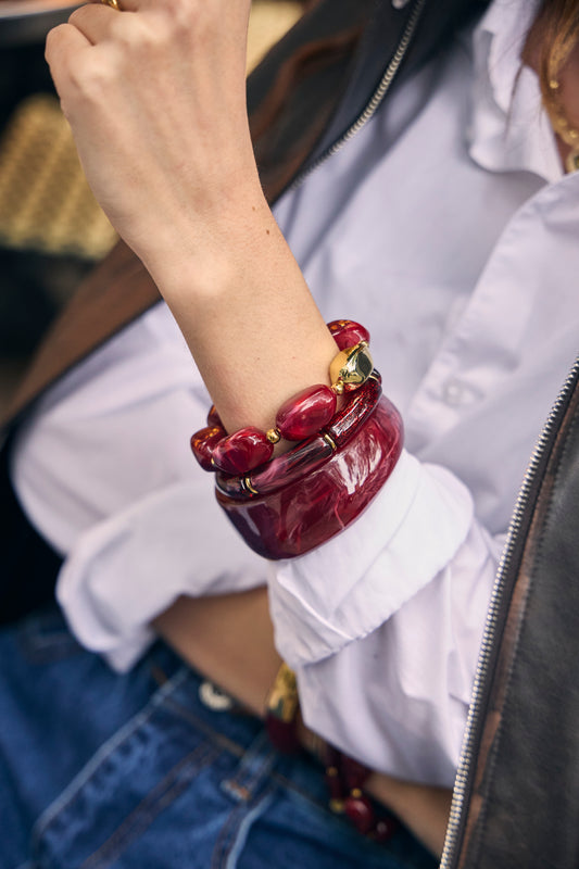 Bracelet élastique doré résine rouge bordeaux marbrée formes arrondies