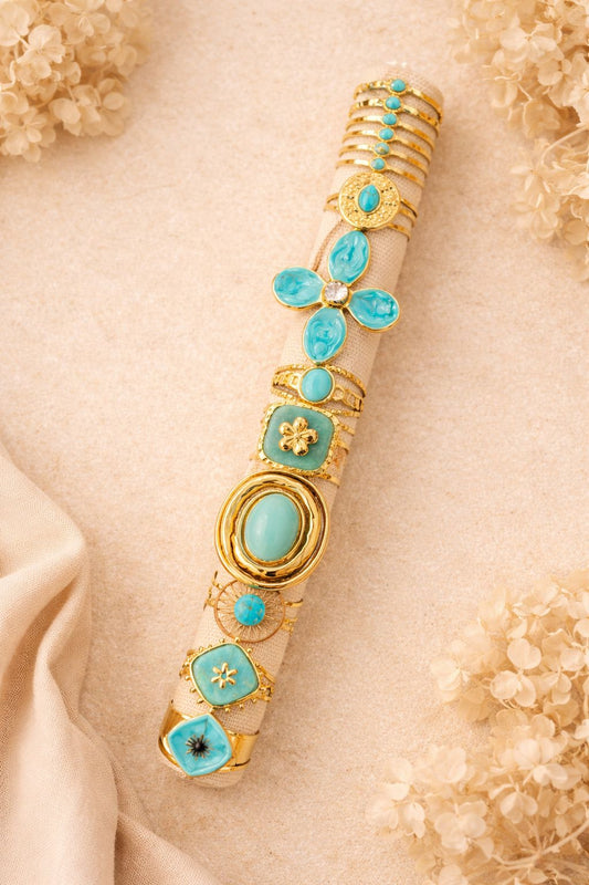 Lot de 10 bagues colorées bleues sur présentoir