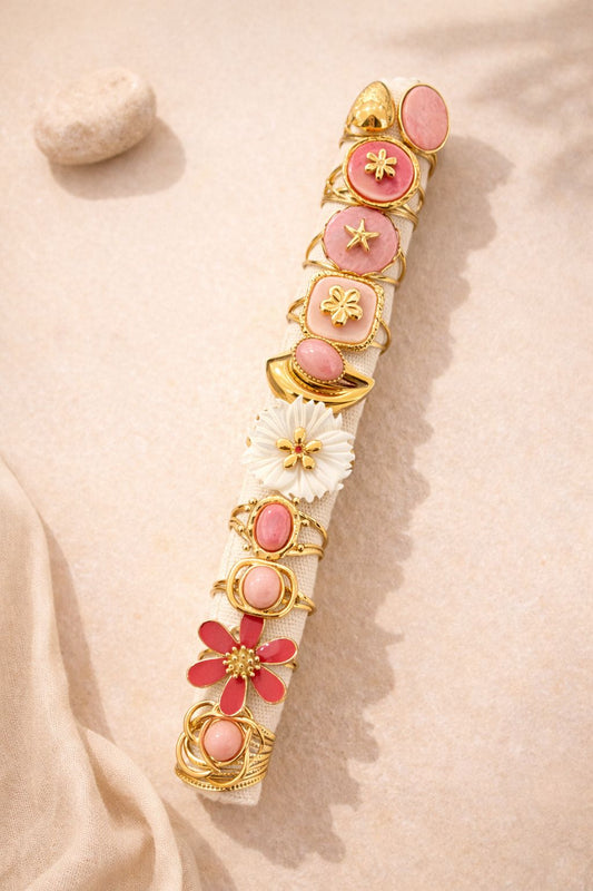 Lot de 10 bagues colorées roses sur présentoir