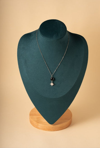 Black pearl and star chain necklace