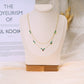 Collier double chaîne pierres vertes dorée