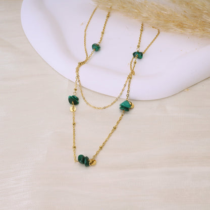 Double chain necklace with 5 golden green stones